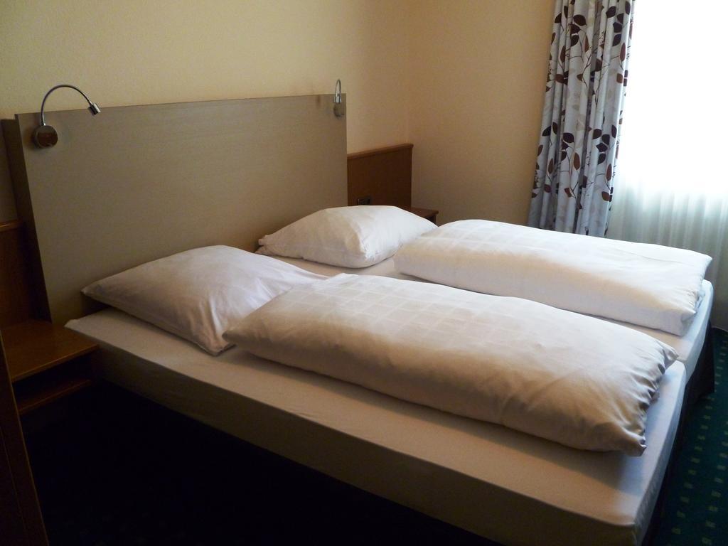 Gasthaus Zum Specht Hoesbach Room photo